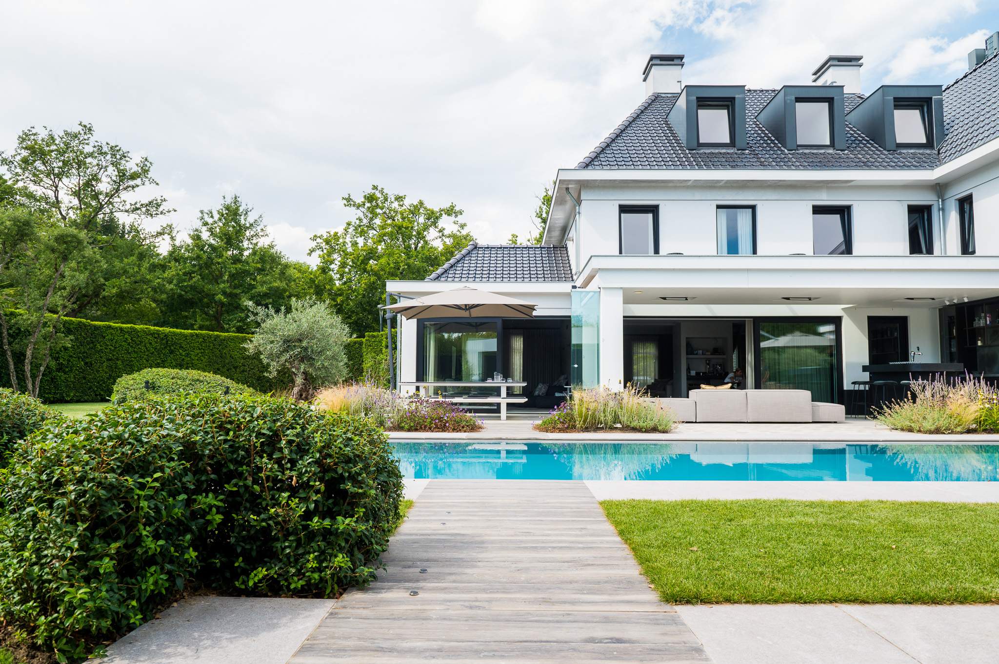 Nuenhem projecten grote tuin met zwembed Vught zwembadaanzicht