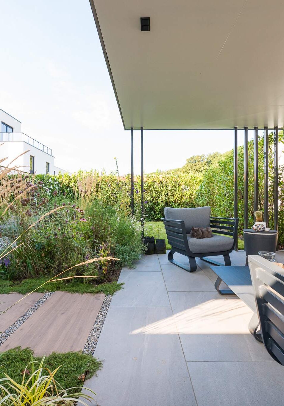 Nuenhem tuin projecten designtuin Eindhoven Strijp S stoelen